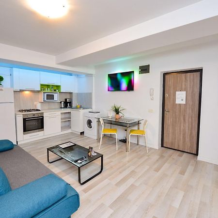 City Center Suite With Terrace Bucureşti Exterior foto